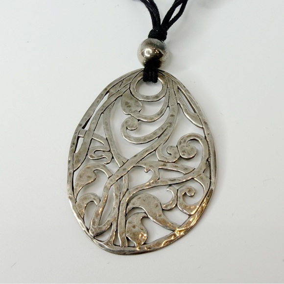Silpada Silver Oval Scrollwork Filigree Pendant 3 Strand Necklace Retired - Picture 4 of 11